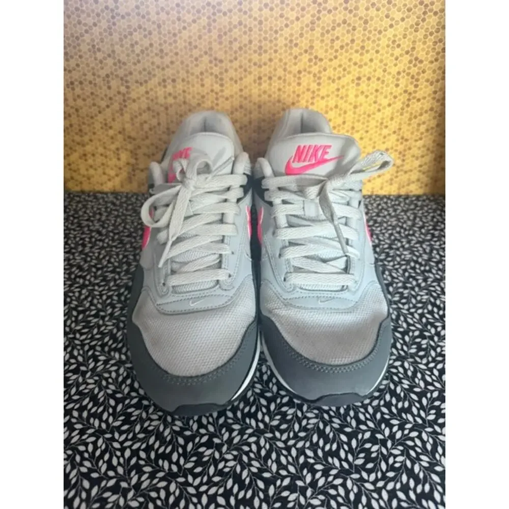WOMEN'S NIKE AIR MAX GRAY/PINK SNEAKERS ) SIZE ) 8.5